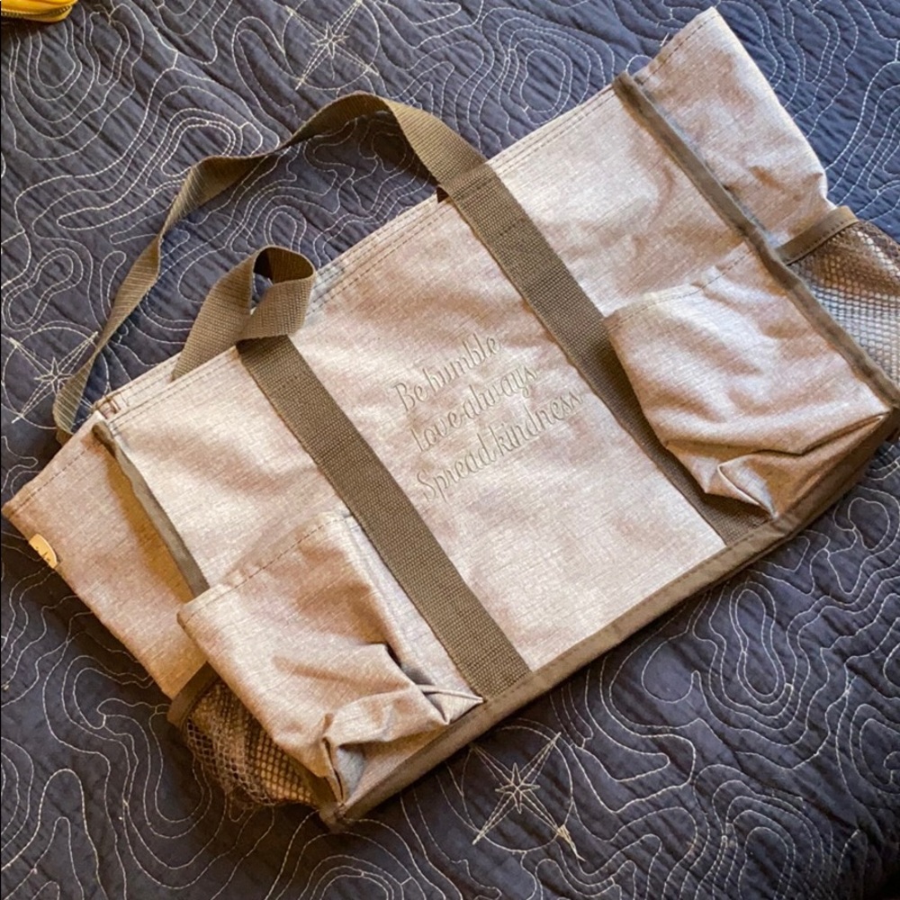 Thirtyone zippered utility tote